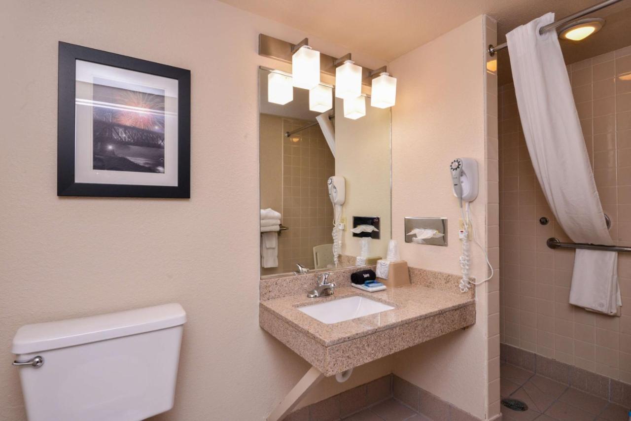 King Room - Disability Access at Best Western Kelly Inn