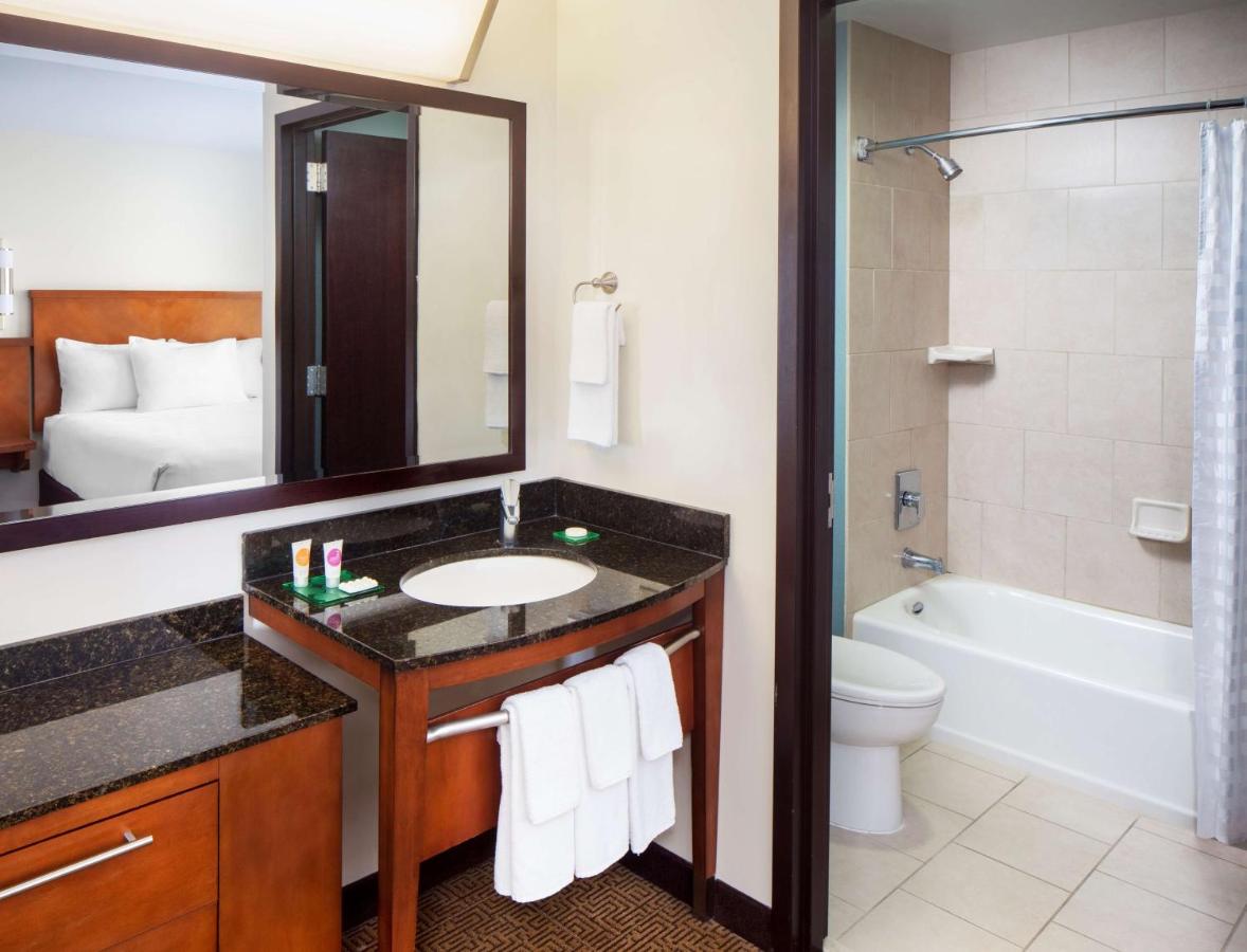 Guestroom 1 King at Hyatt Place Phoenix/Mesa