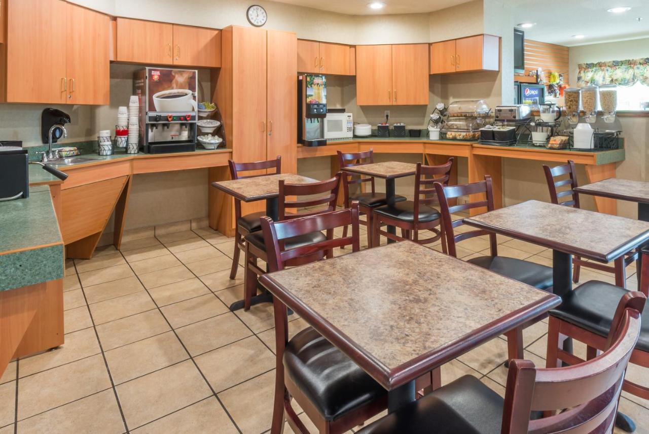 | Microtel Inn & Suites by Wyndham Uncasville