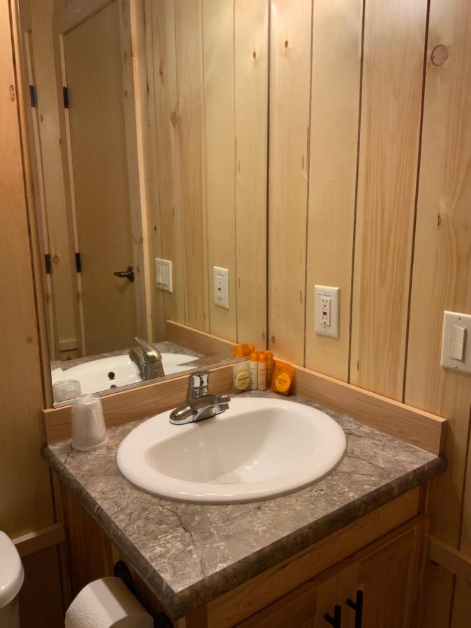  | Rockerville Lodge & Cabins