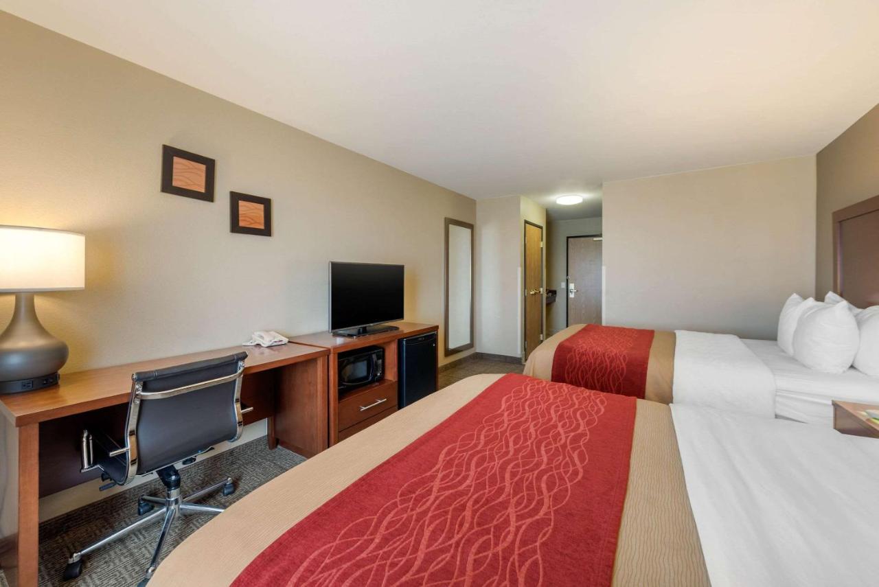Queen Room with Two Queen Beds at Comfort Inn Limon