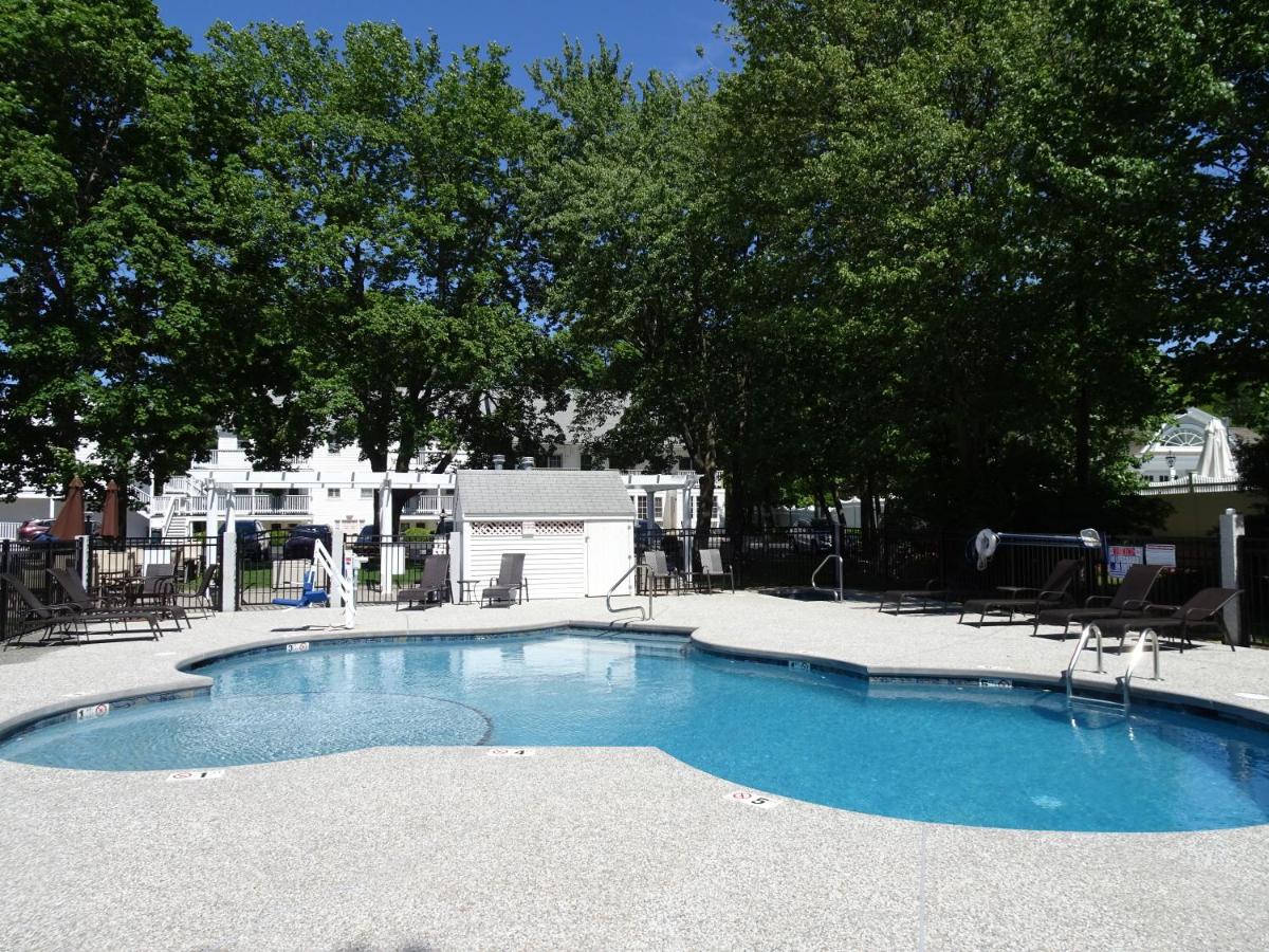 | Pink Blossoms Resort