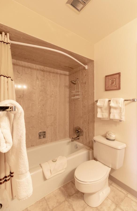 Deluxe Two-Bedroom House at Wildwood Inn