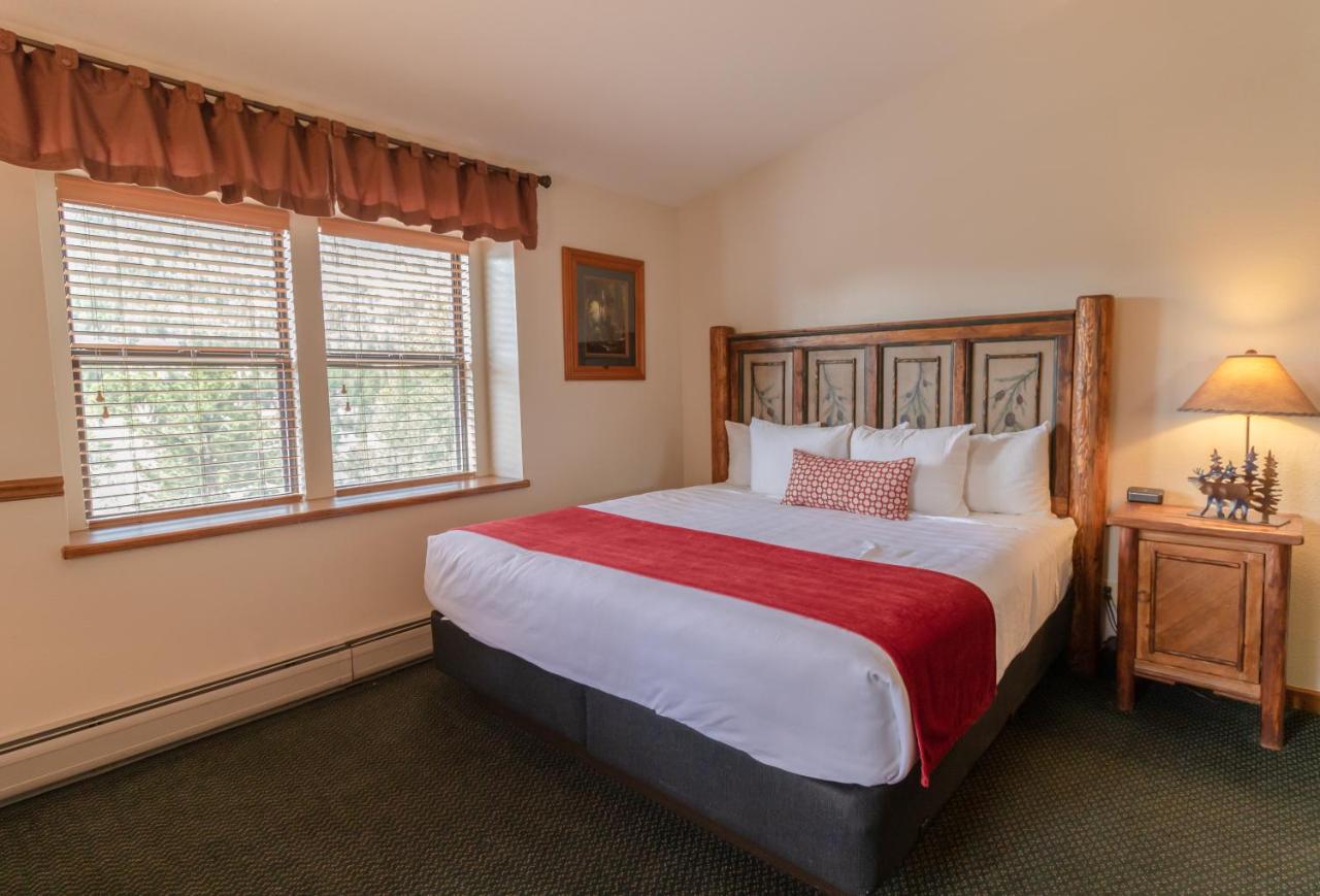 Suite with Hot Tub at Wildwood Inn