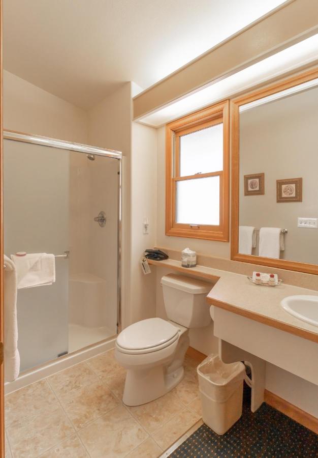 Suite with Mountain View at Wildwood Inn
