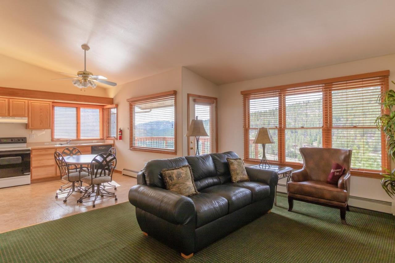 Suite with Mountain View at Wildwood Inn
