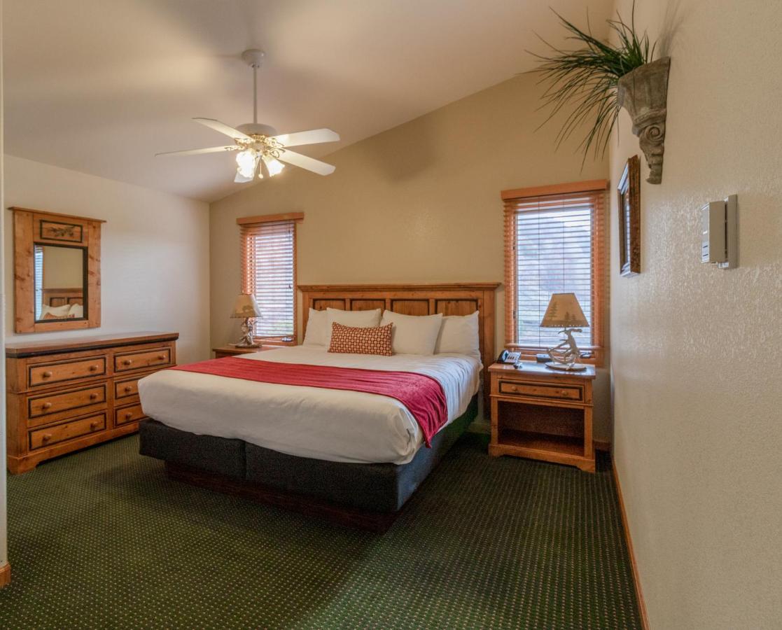 Suite with Mountain View at Wildwood Inn