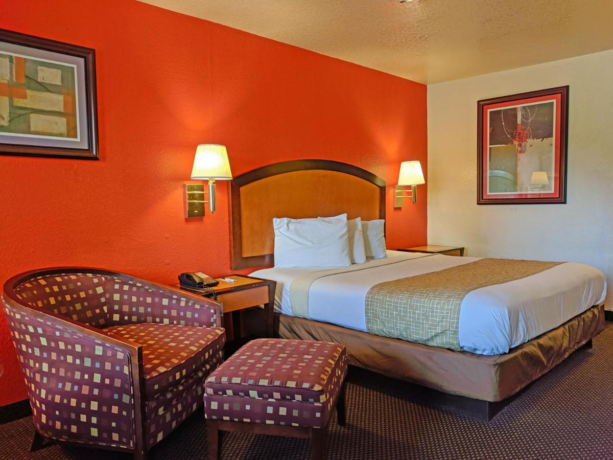 King Room - Smoking at Travelodge by Wyndham Houston Hobby Airport