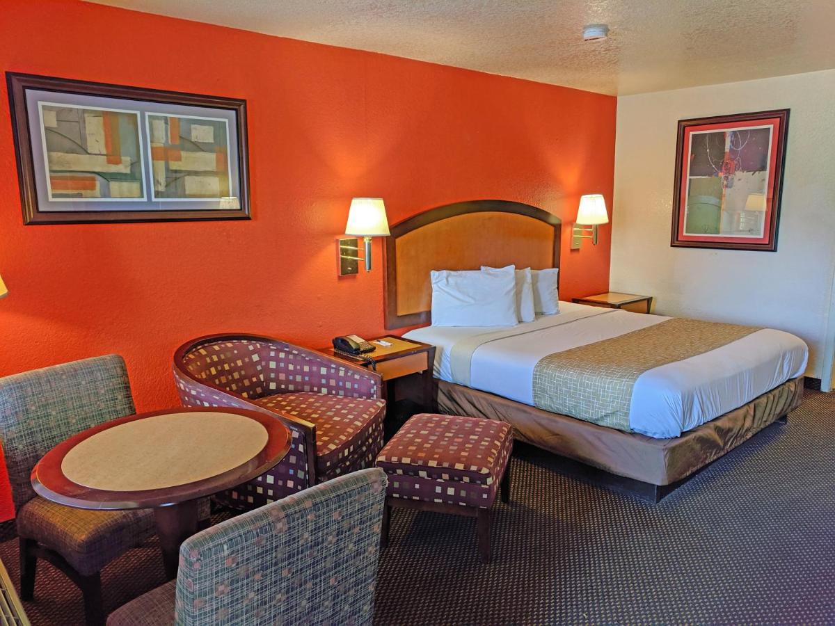 King Room - Smoking at Travelodge by Wyndham Houston Hobby Airport