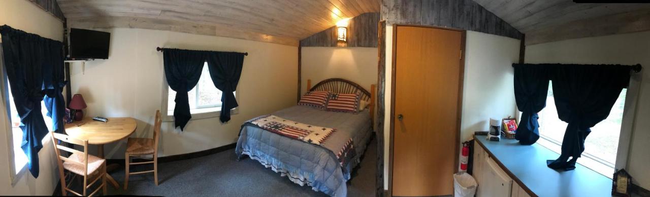 | Fox n Fireweed Cabins