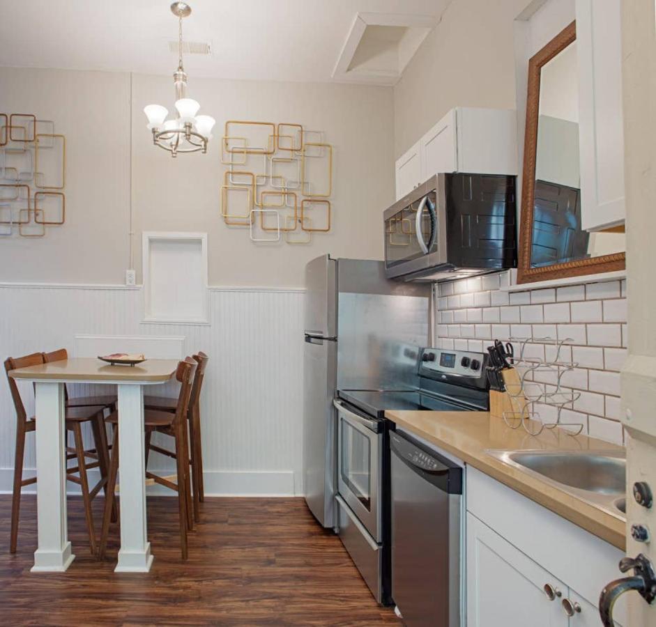 | 101 E Waldburg - Cozy Cottage just off of Forsyth Park