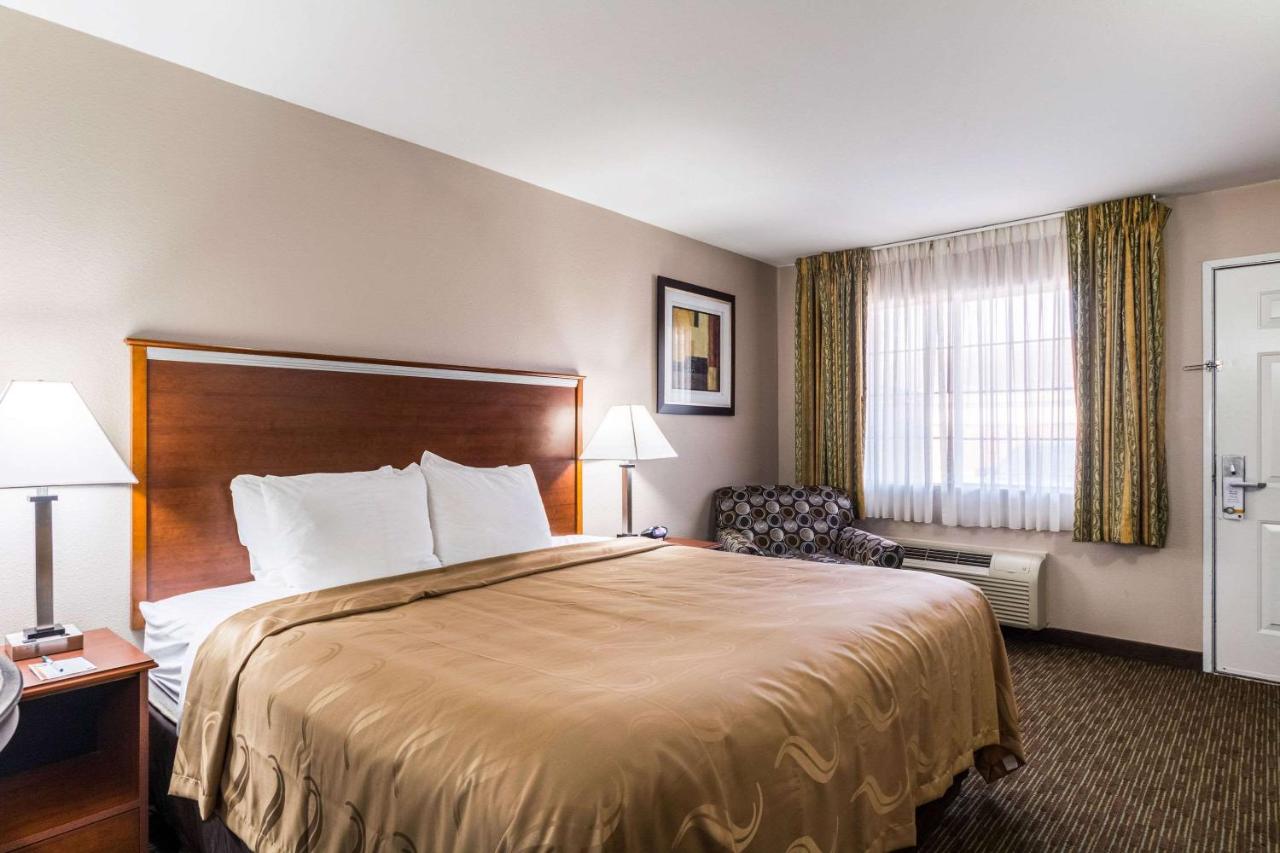 King Room - Non-Smoking/Ground Floor at Quality Inn University near Downtown