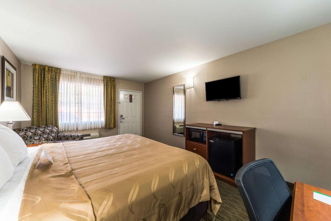 King Room - Non-Smoking/Ground Floor at Quality Inn University near Downtown