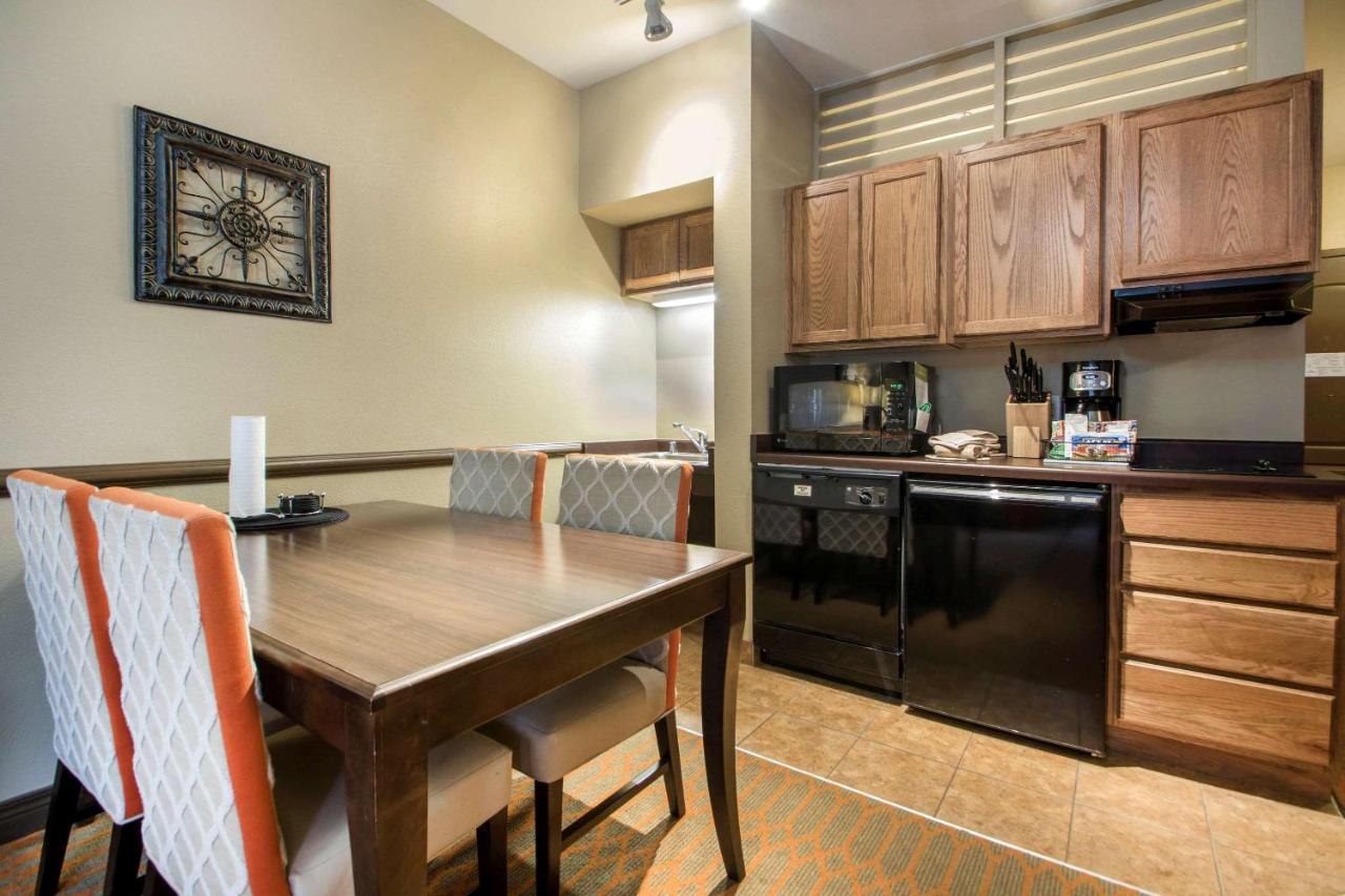 Deluxe Two Bedroom Suite at Bluegreen Vacations Odyssey Dells Resort