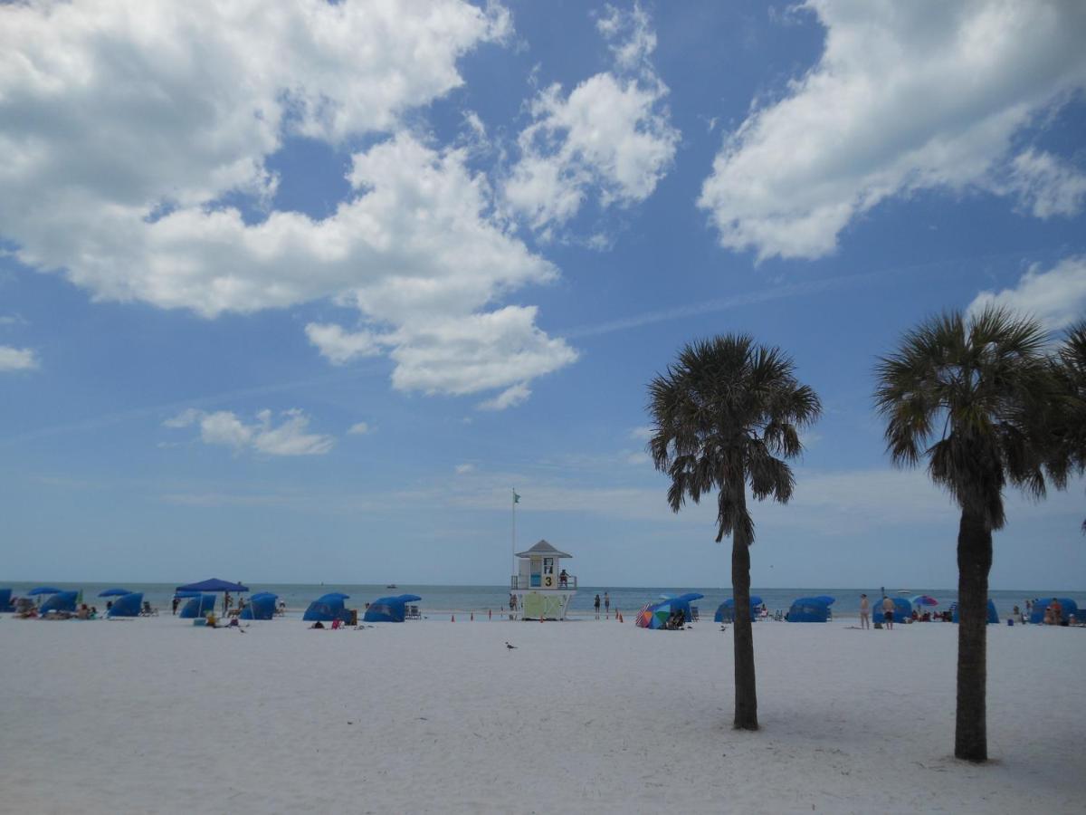 | Express Inn & Suites - 5 Miles from St Petersburg Clearwater Airport