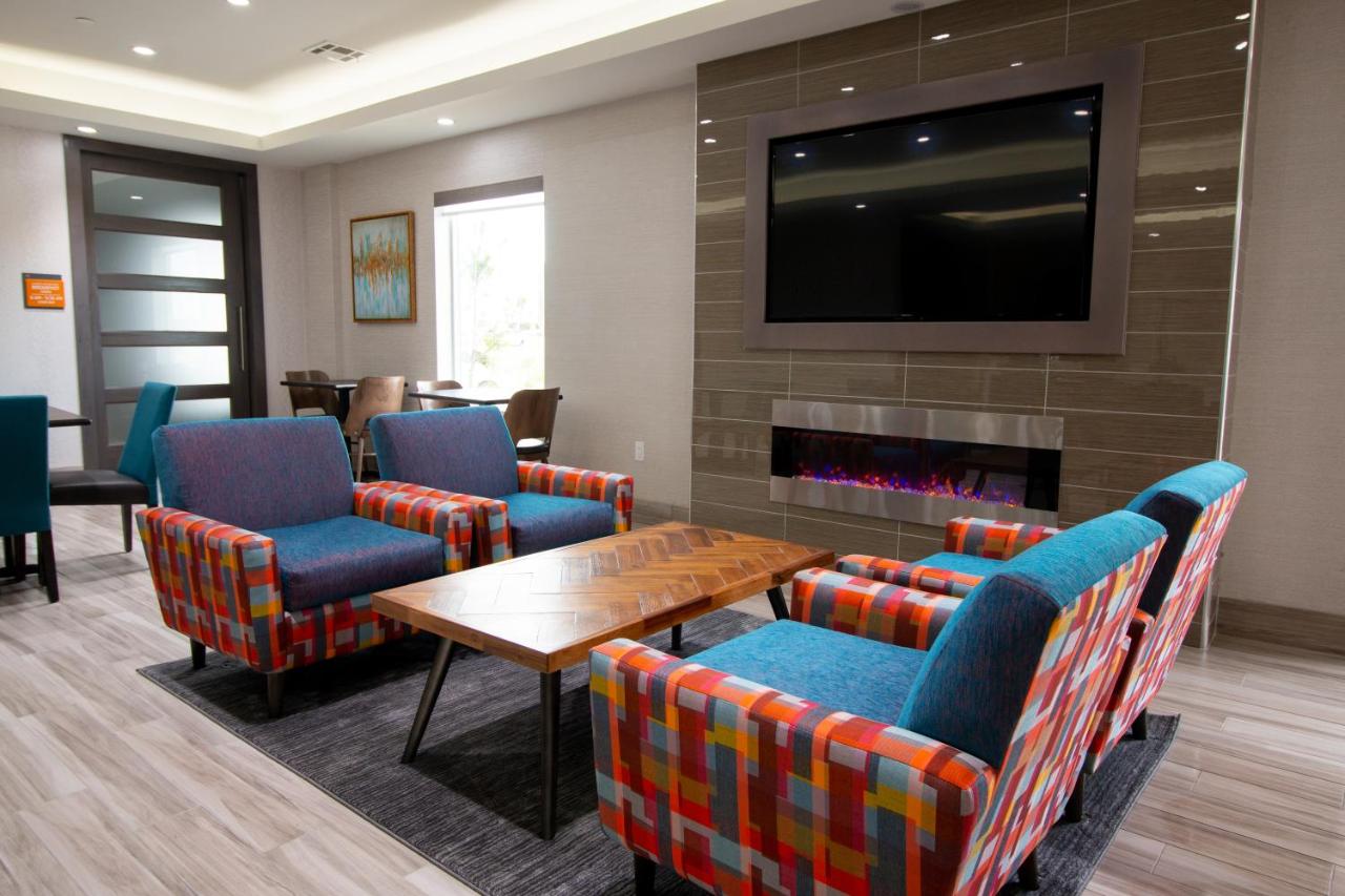| HOTEL PRYOR
