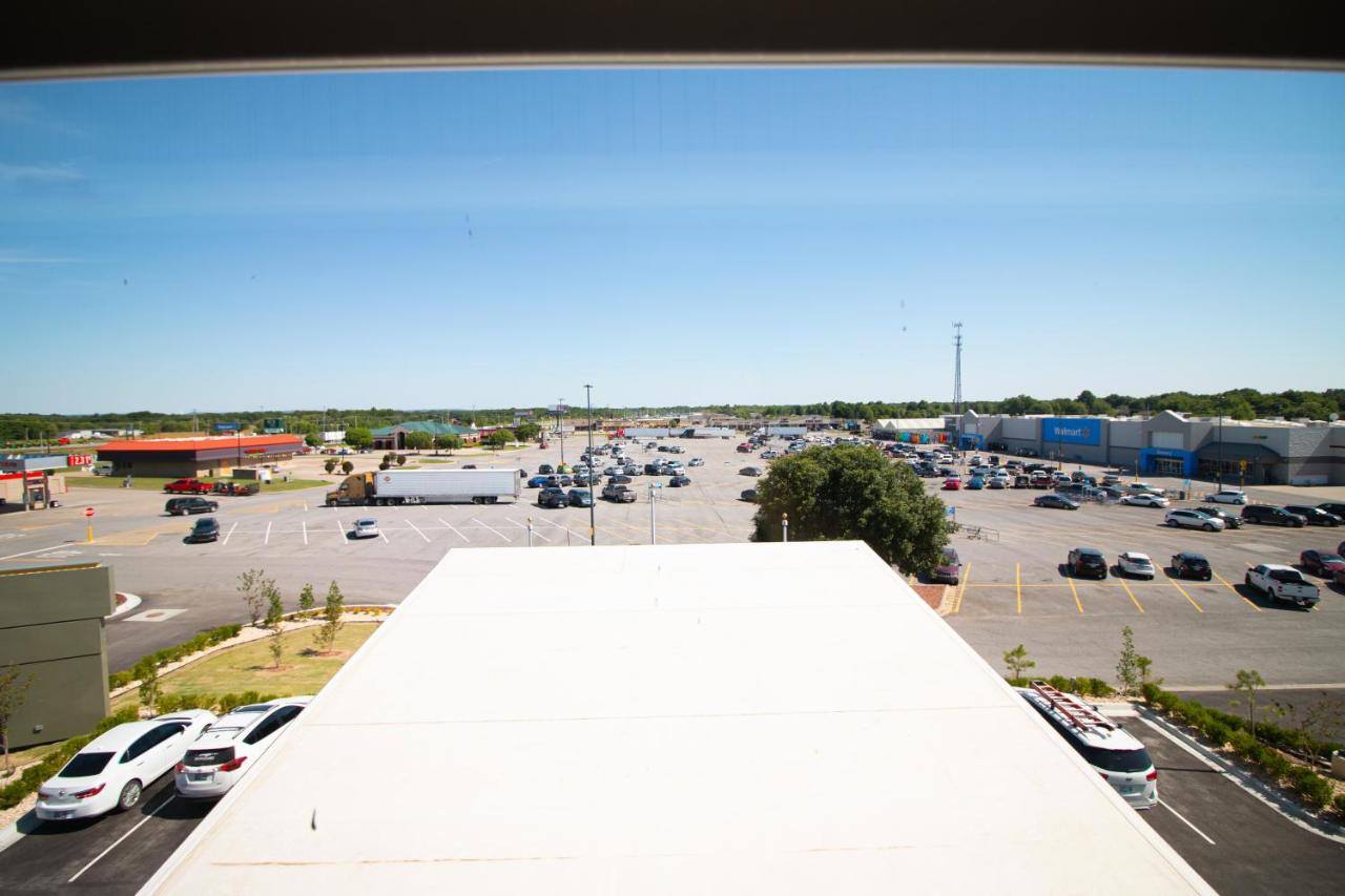 | HOTEL PRYOR