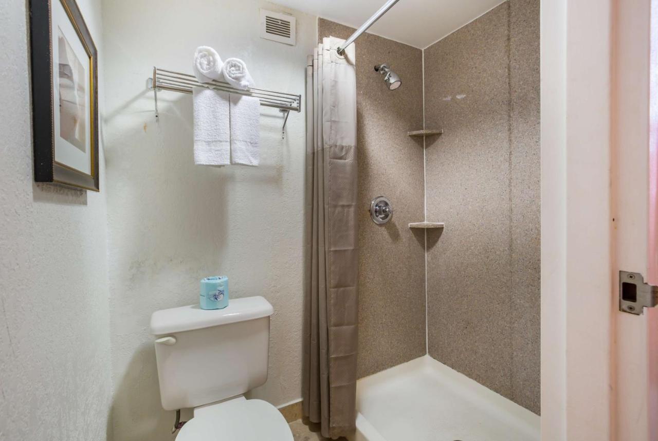 | Budgetel Inns & Suites - Atlanta Galleria Stadium