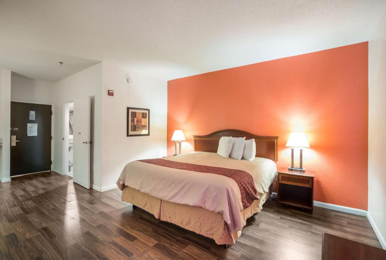 | Budgetel Inns & Suites - Atlanta Galleria Stadium