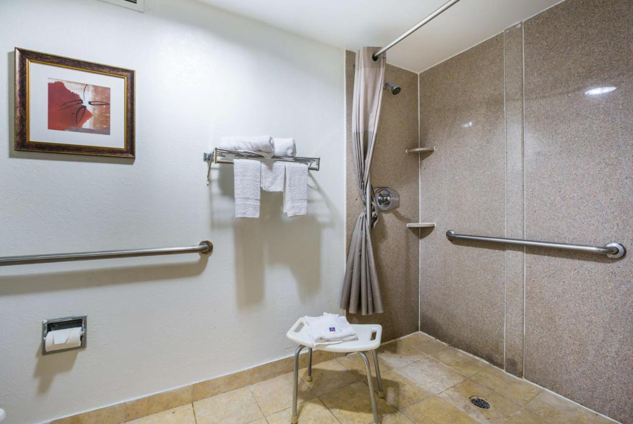 | Budgetel Inns & Suites - Atlanta Galleria Stadium