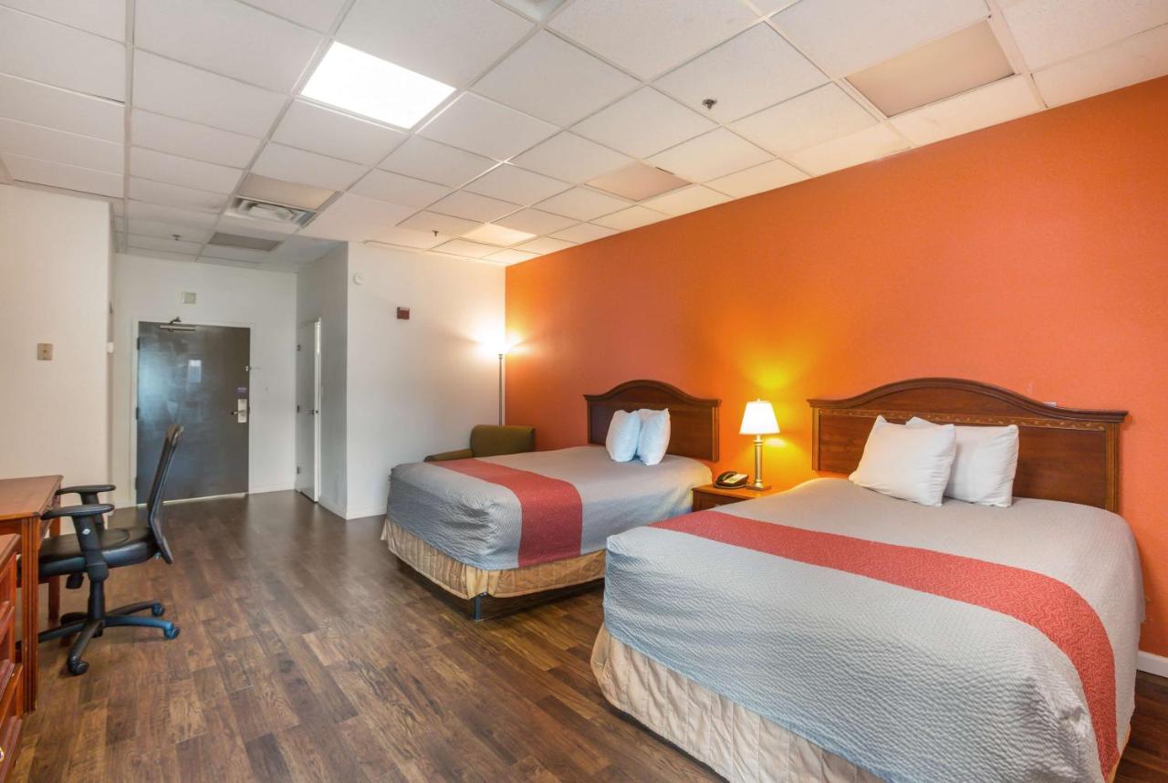 | Budgetel Inns & Suites - Atlanta Galleria Stadium
