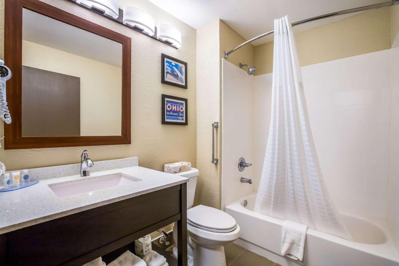 King Suite - Disability Access/Non-Smoking at Comfort Inn & Suites Fairborn near Wright Patterson AFB