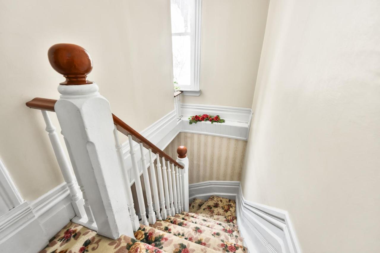 | Valley House Inn