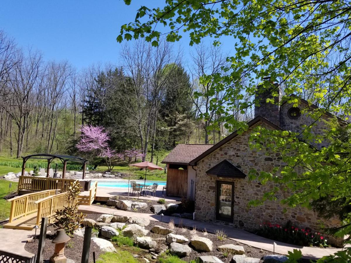 | Hawk Mountain Bed & Breakfast