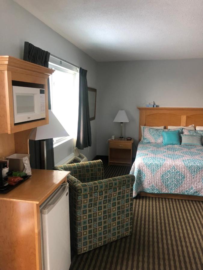 Partial Ocean View 1 King Bed at Atlantic House