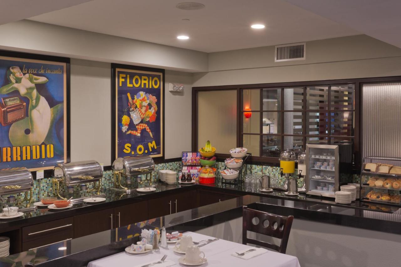 | Radisson Hotel Chatsworth