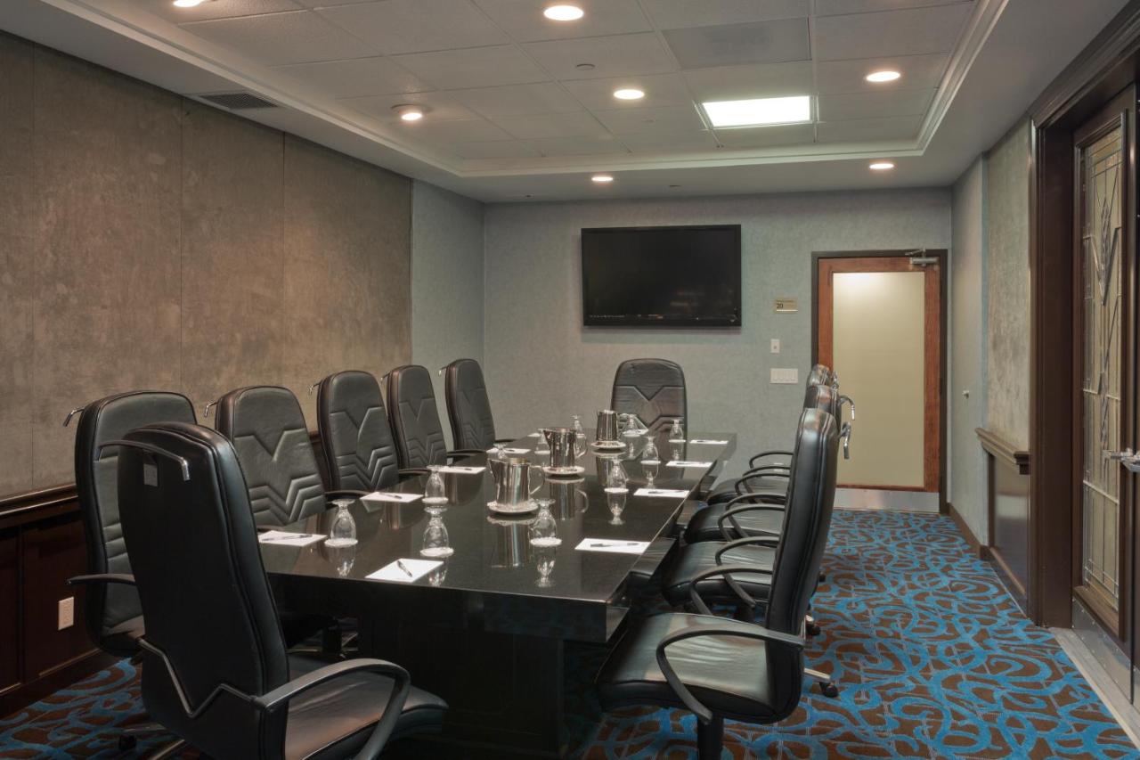 | Radisson Hotel Chatsworth