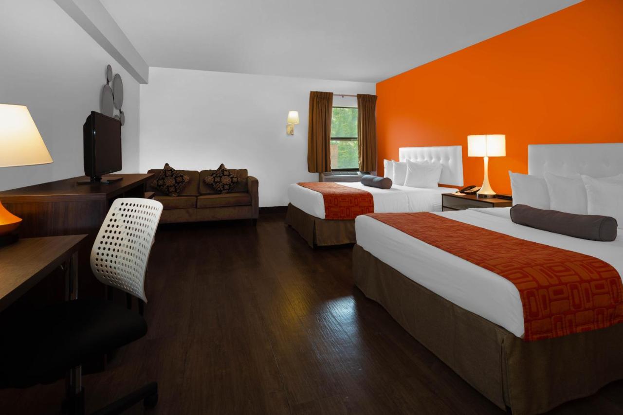 Queen Room with Two Queen Beds - Non-Smoking at Howard Johnson by Wyndham Waukegan Great Lakes
