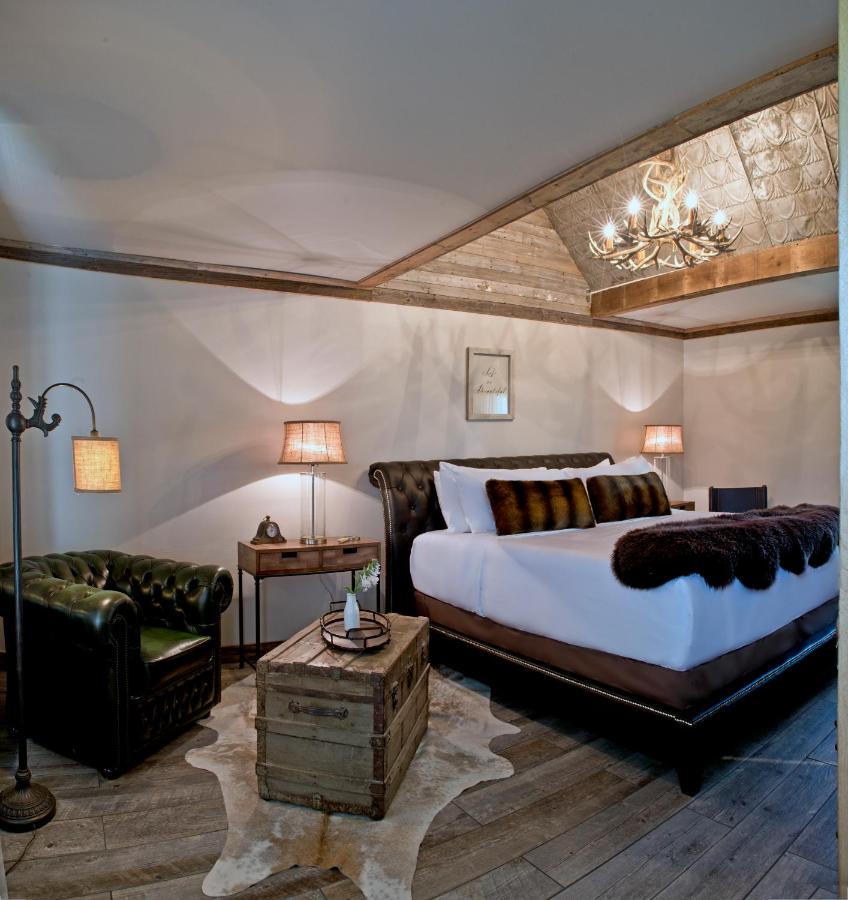  | Maxwell Mansion Hotel