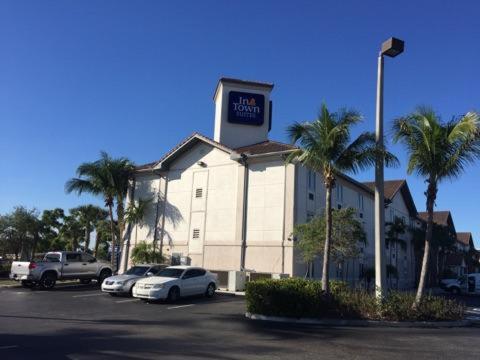  | Intown Suites Extended Stay West Palm Beach FL - Military Trail Rd