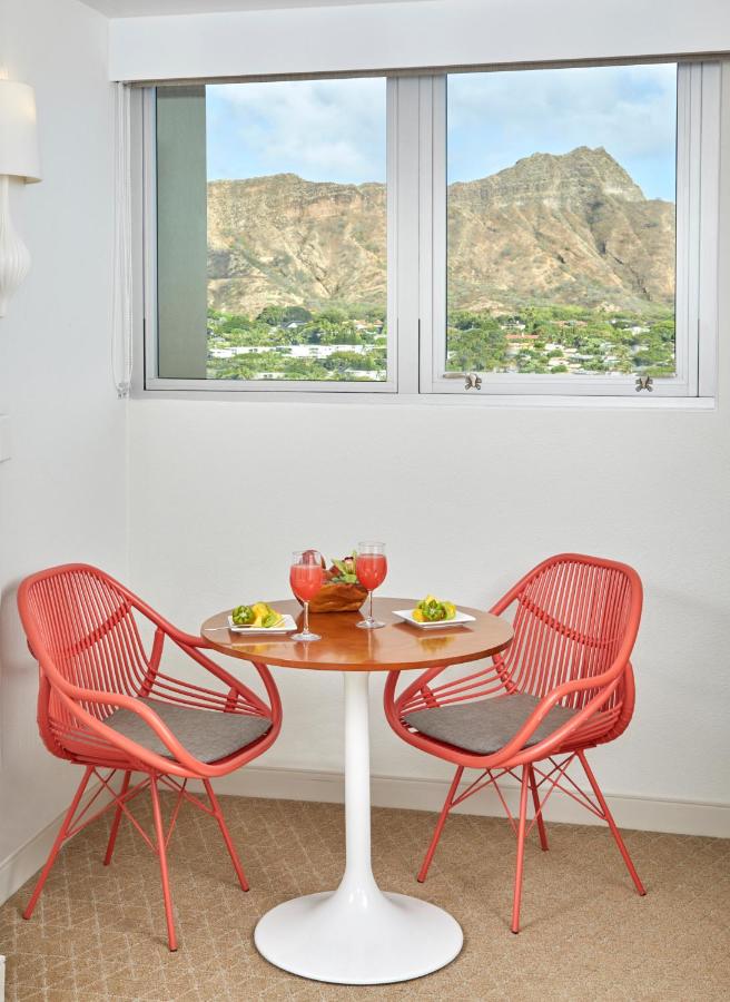Jr. Suite Diamond Head View Balcony, King at Queen Kapiolani Hotel