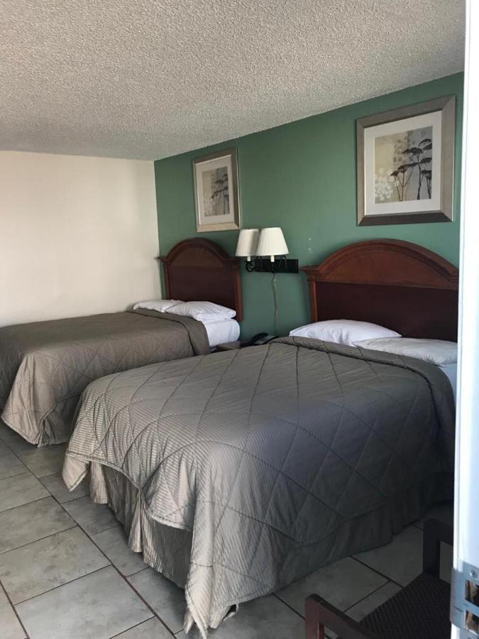 | Lakeside inn