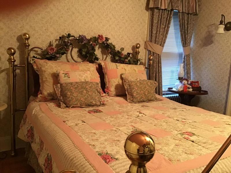 | Brookview Manor Inn