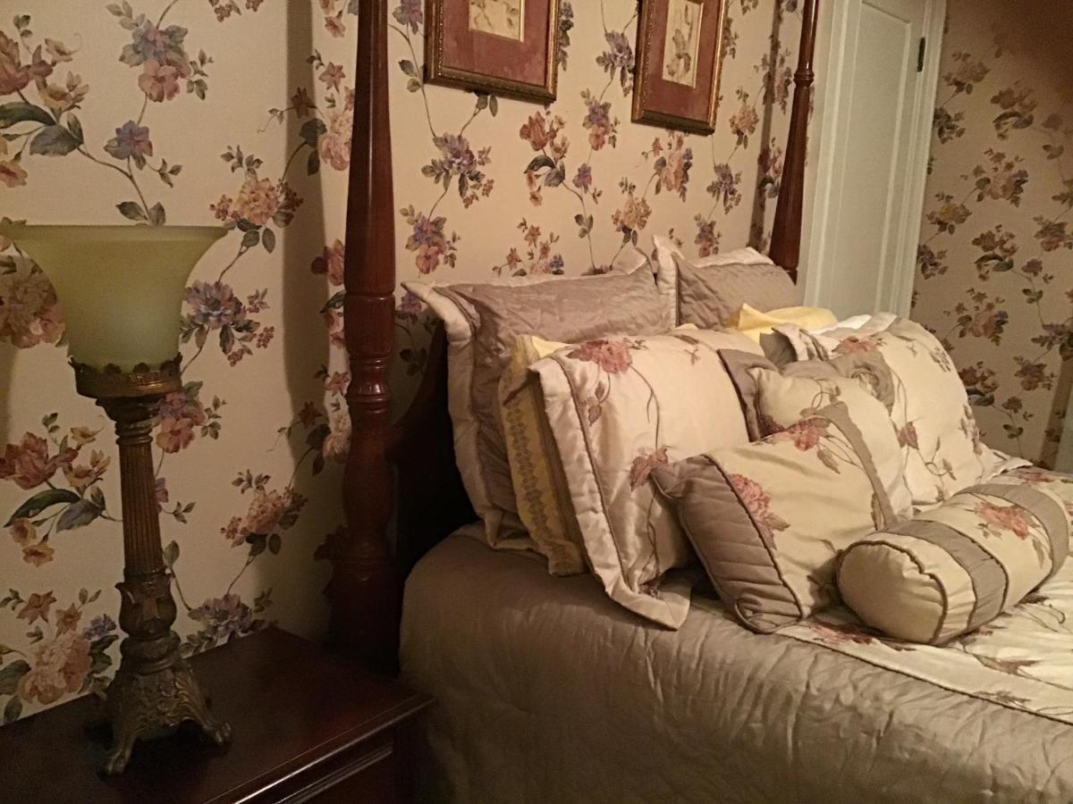 | Brookview Manor Inn