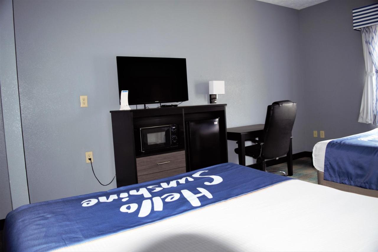Queen Room with Two Queen Beds - Smoking at Days Inn by Wyndham Montgomery