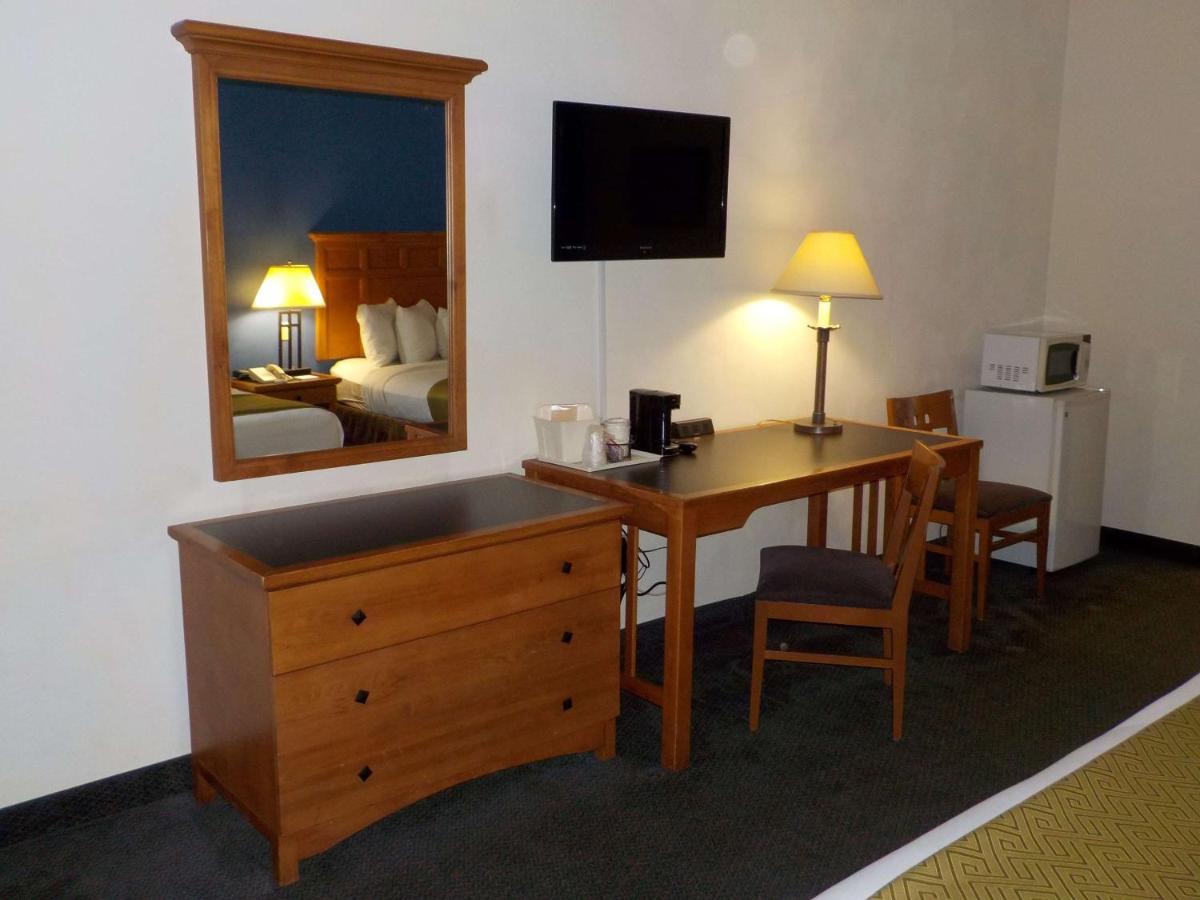 Queen Room with Two Queen Beds - Pet-friendly at SureStay Hotel by Best Western Greenville