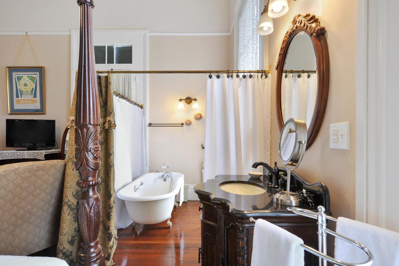 | Ashton's Bed and Breakfast