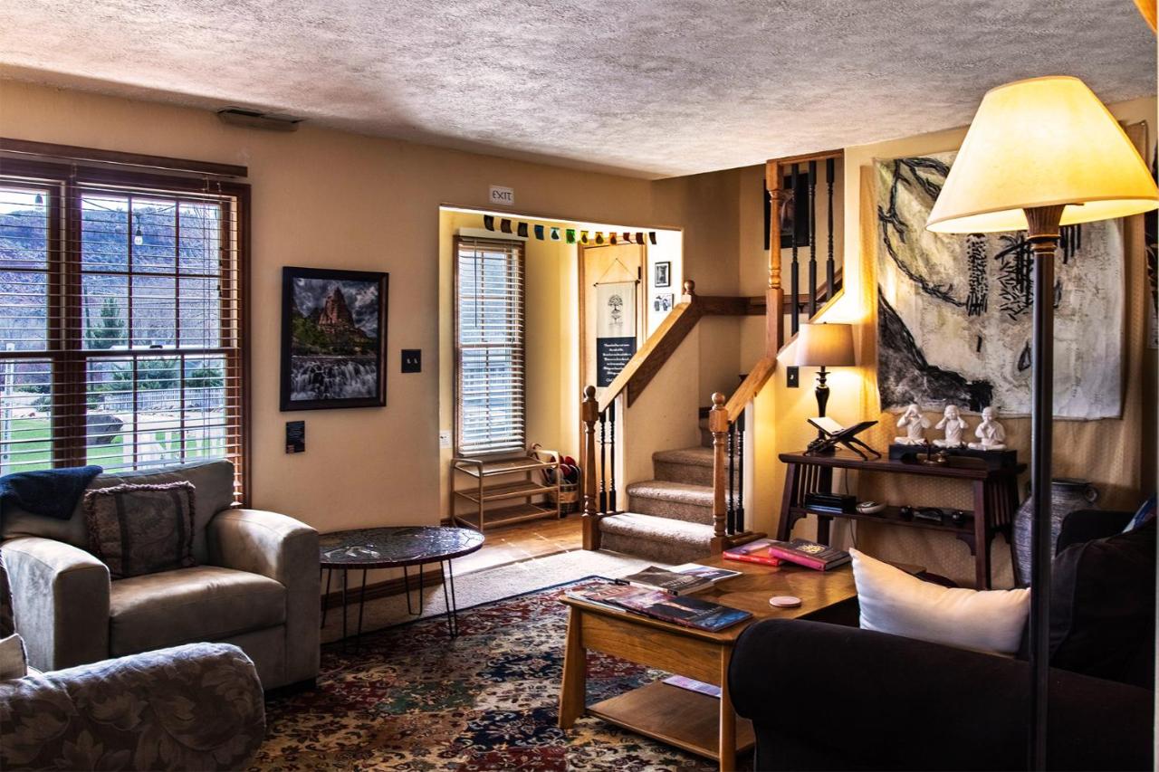 | 2 Cranes Inn - Zion
