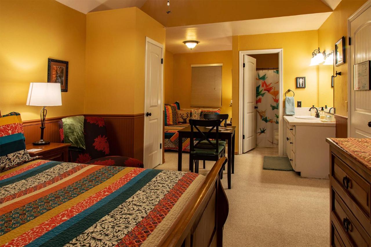 | 2 Cranes Inn - Zion