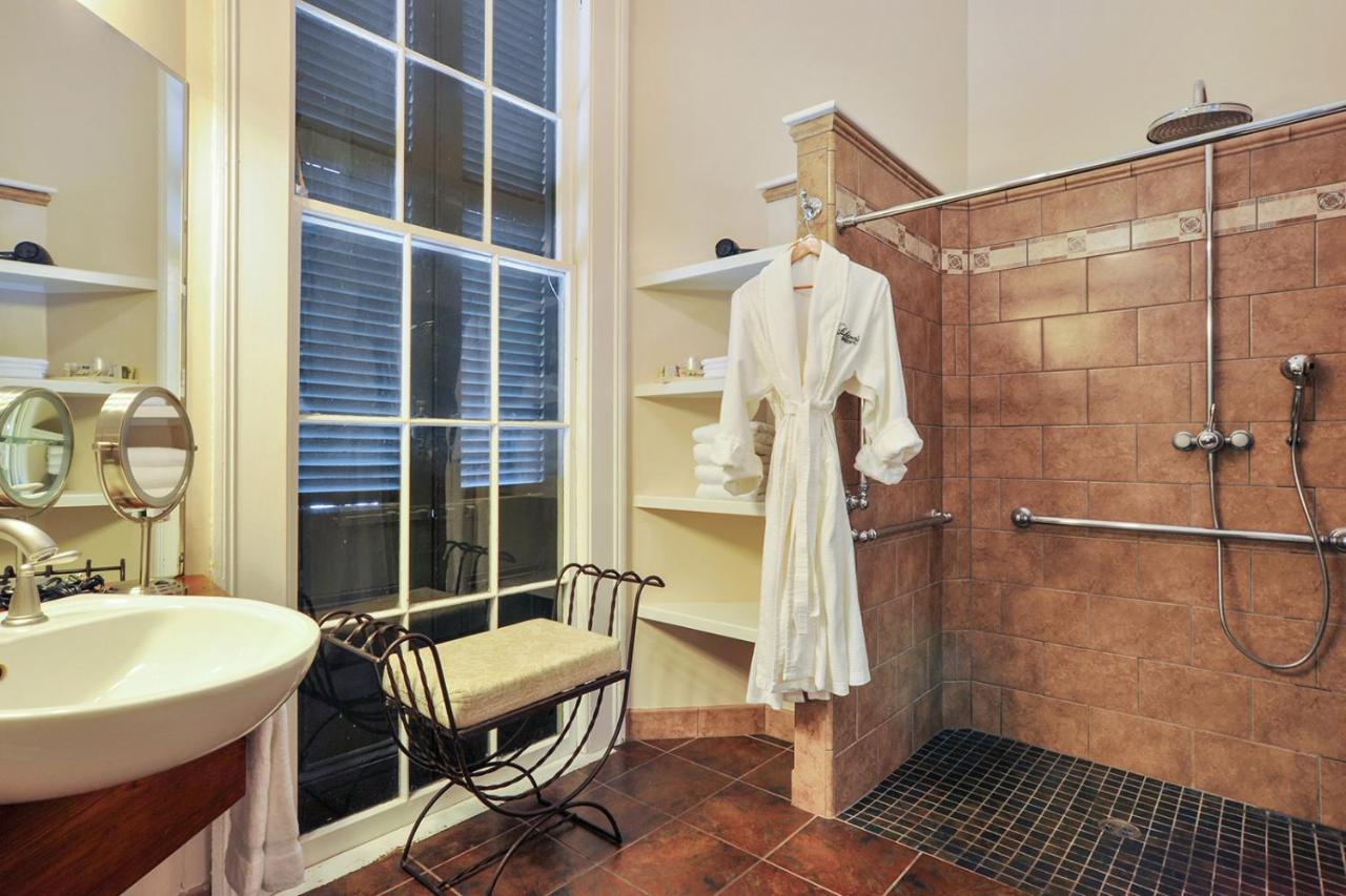 | Ashton's Bed and Breakfast
