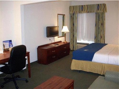 | Holiday Inn Express Hotel & Suites Columbus, an IHG Hotel