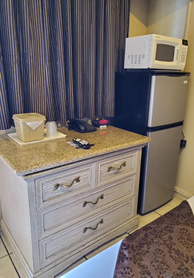  | PineCrest Inn & Suites