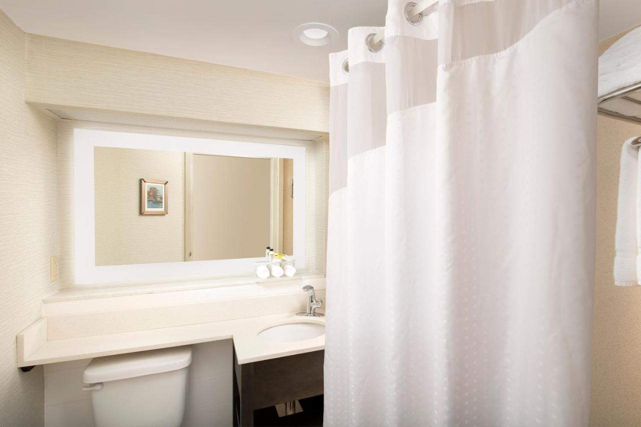 | Holiday Inn Express Hotel & Suites Annapolis, an IHG Hotel