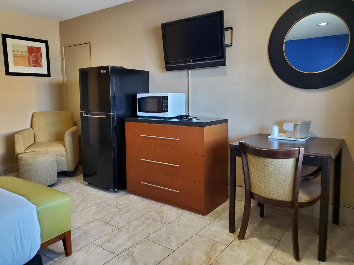| PineCrest Inn & Suites