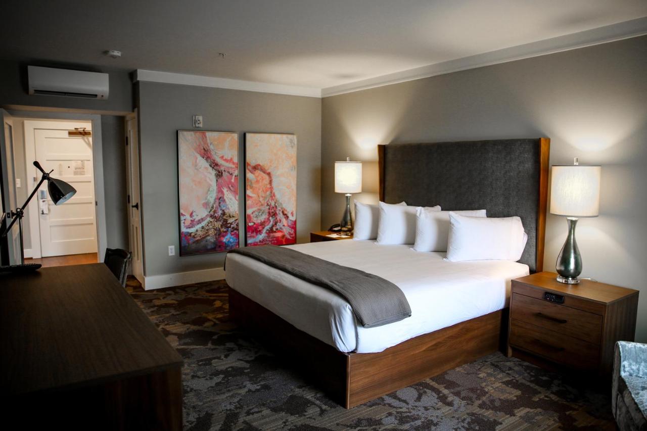 King Room - Disability Access at The Inn at the Crossroads