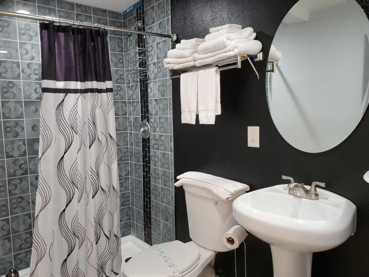 | PineCrest Inn & Suites